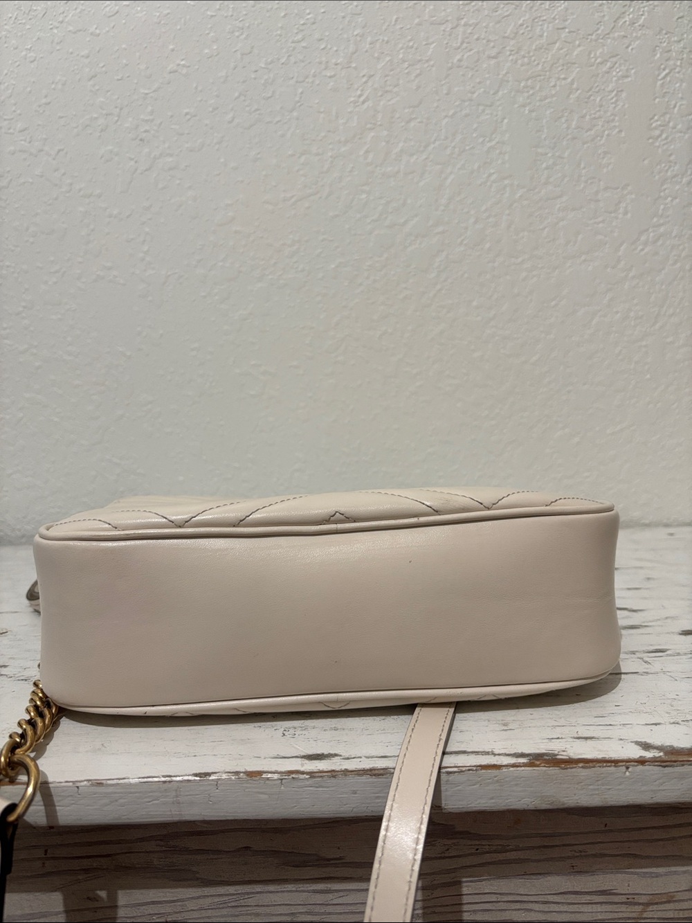 Authentic Gucci Ivory Quilted Leather Crossbody with Gold GG - Picture 14 of 16